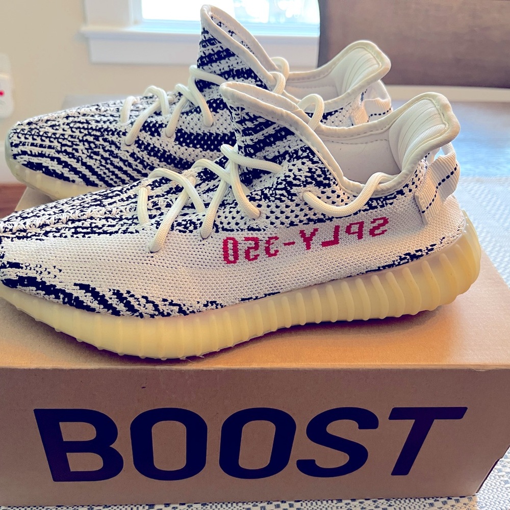 Like new Yeezy Boost 350 Addidas Men’s size 7, Women’s size 8.5